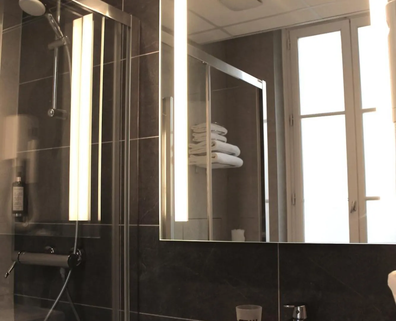 Avia Hotel Saphir Montparnasse París